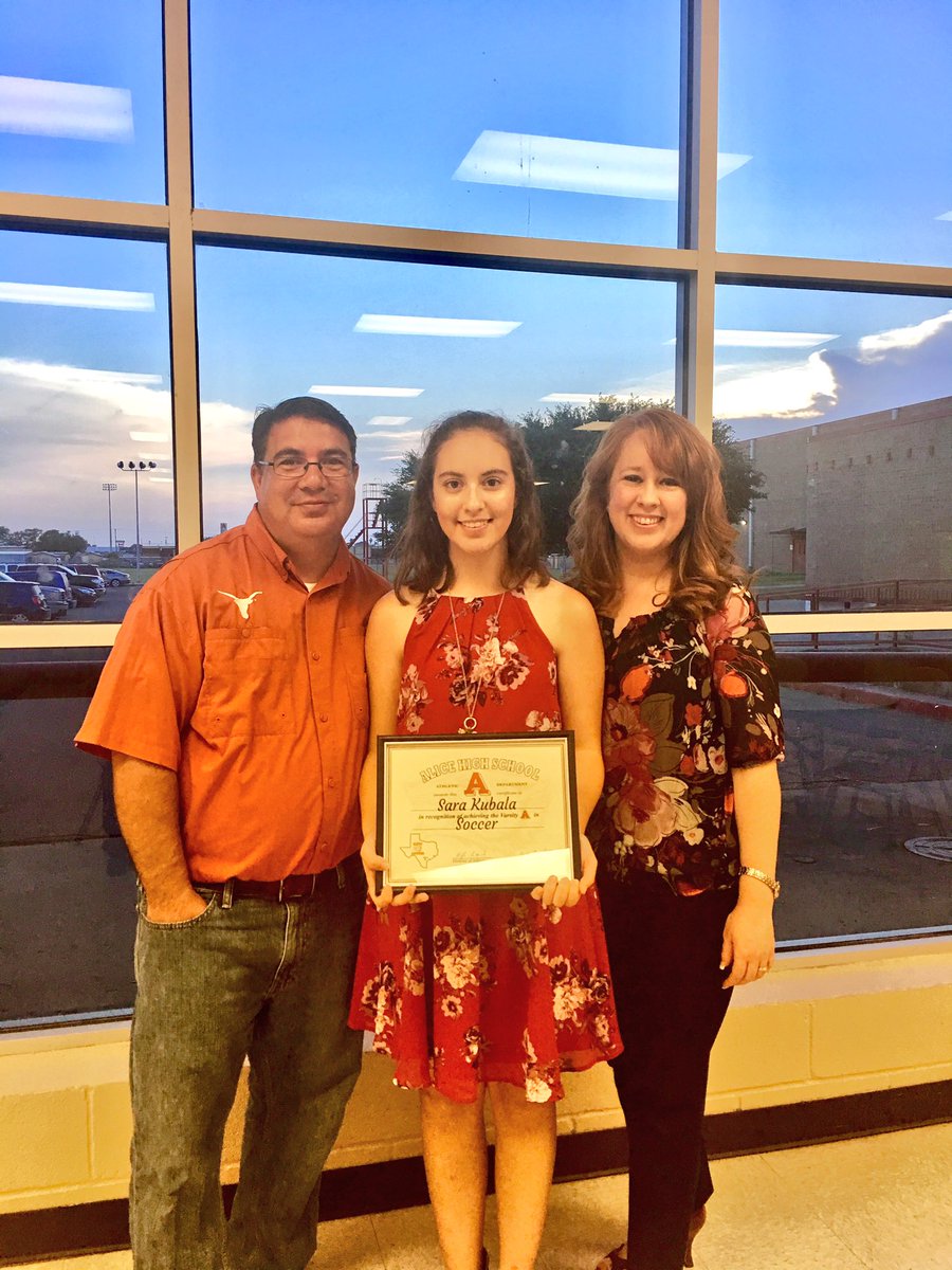MarissaKubala's tweet photo. AHS Spring Sports Awards #DistrictAllAcademic #ahscoyotes #alicehighschool #soccerโฝ๏ธ #sophomoreyear #smile๐ #loveher #proudmama https://t.co/JXimyTaSAe