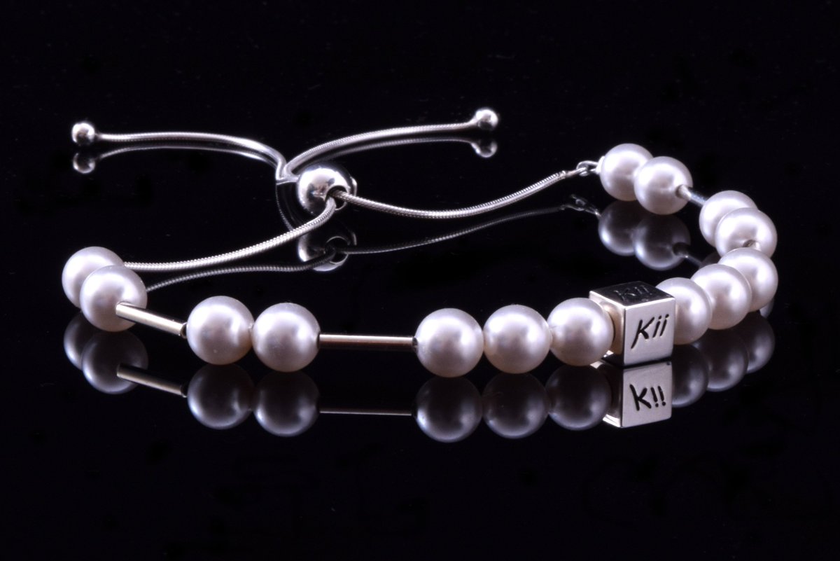 EmperorsScience's tweet photo. Elegant Swarovski Pearl "Kii" Bracelet https://t.co/3tCytHg5cF #KiiDesign #Shopify #GiftForWife https://t.co/fZHLFGtlPM