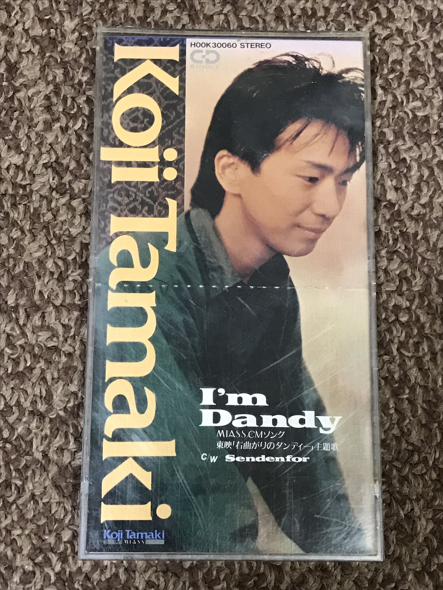 玉置浩二さんギター型キーホルダー白黒セット 玉置浩二さんギター型キーホルダー白黒セット KAZZ🇺🇦 on X: