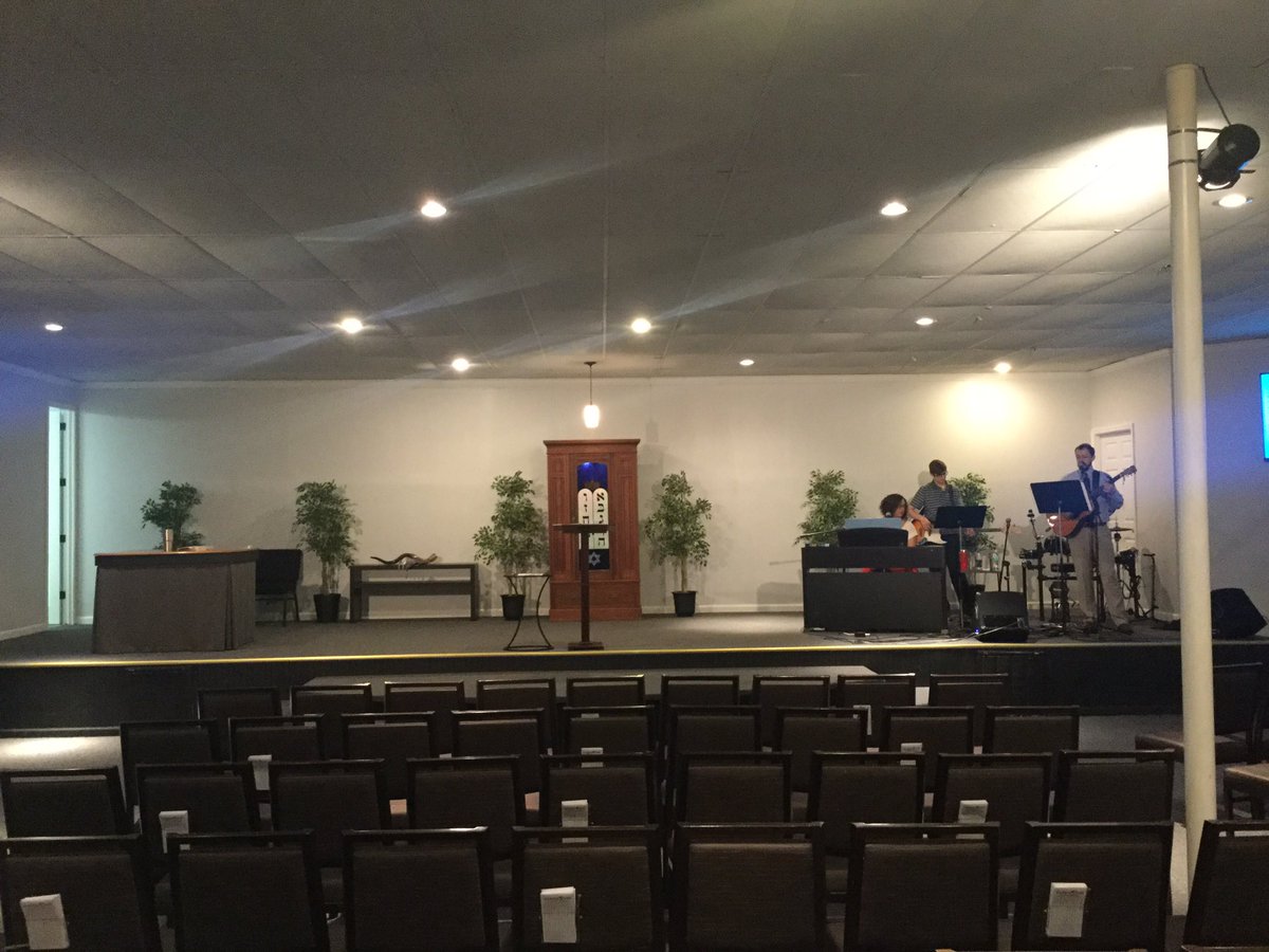 RabbiJude's tweet photo. Shabbat shalom!  Come and join us today at 10am for service in person or watch the livestream!  #kerenohr #messianic #yeshua https://t.co/58E0HBl8it