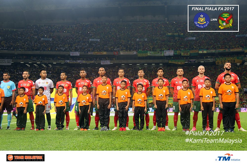 UnifiSports's tweet photo. FINAL #PialaFA2017 #PAHvKED: Kesebelasan utama @MediaPhgFA &amp; @MEDIAKFA yang beraksi malam ini. #KamiTeamMalaysia https://t.co/ASehXomPBe