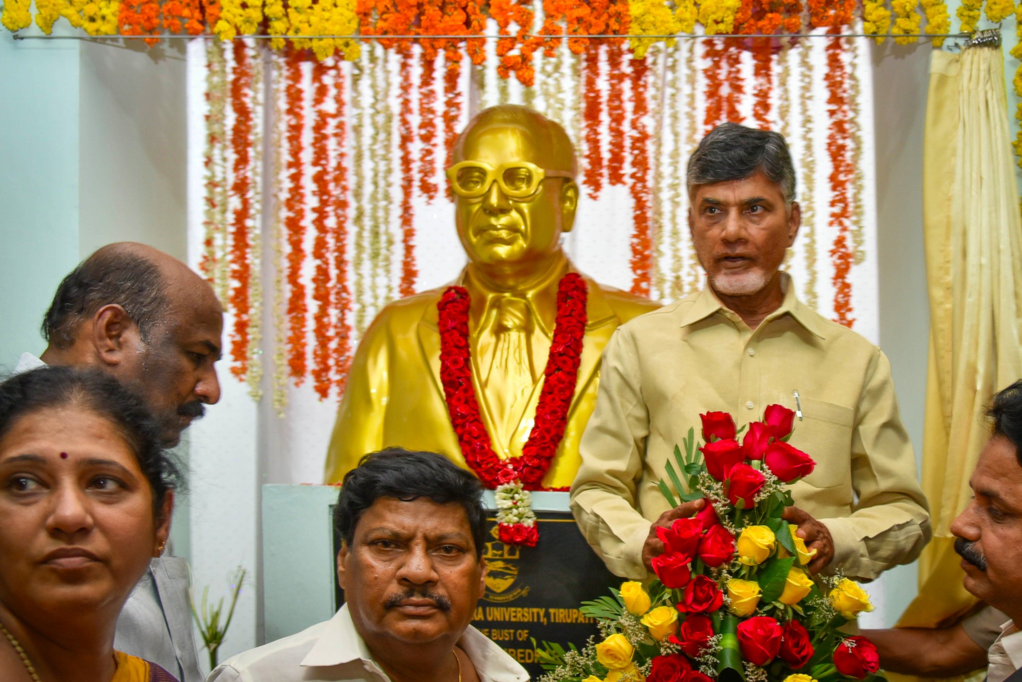 DARct7fU0AAjlrO?format=jpg&name=large