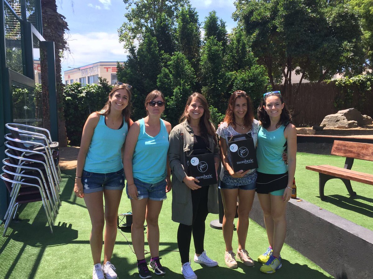 OH_Strategy's tweet photo. Ya tenemos las ganadoras del torneo #PadeLabs 👭🎾 https://t.co/dz2ILnir6z