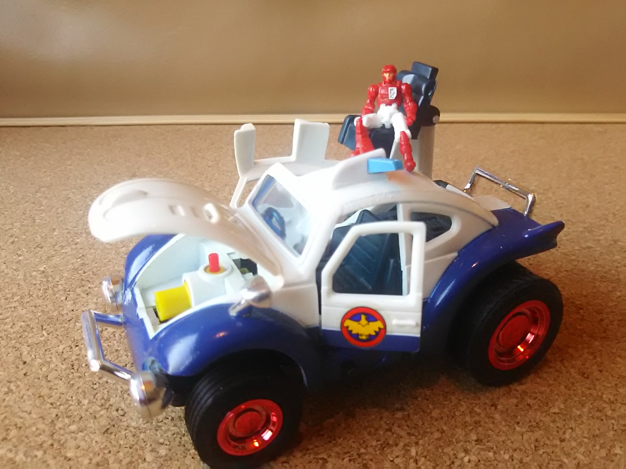 ぽひ Pa Twitter Dxポピニカマグナビートル よくわからんギミックでいっぱいな車体でいつも通りオーバースケール 車っていうより基地的なものがある 付属のフィギュア 未開封 放送終了後クリアランスで買って遊ばなかった は隊員さんよりちょい