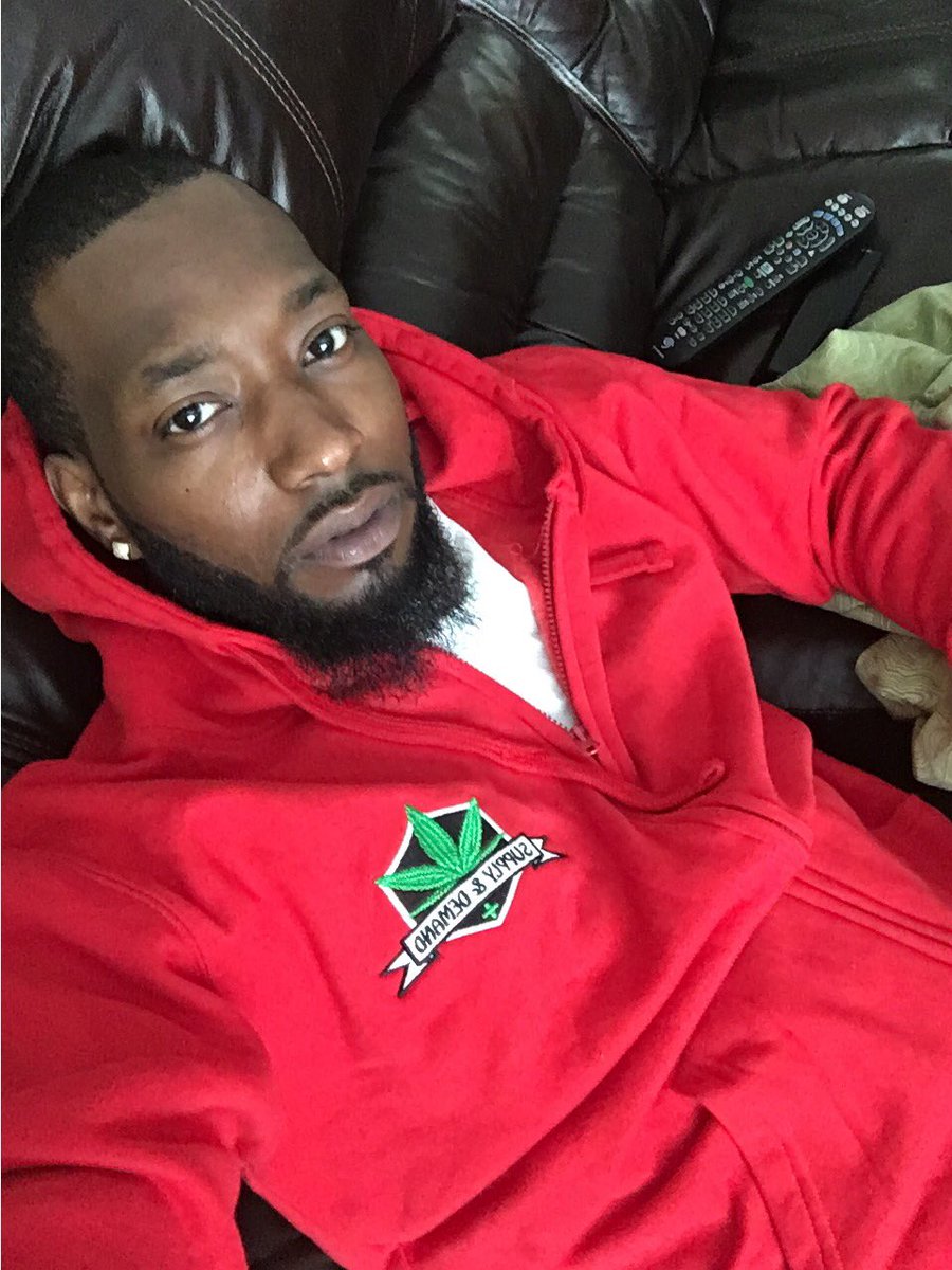 PlayboiUS's tweet photo. Coolin 👀🤷🏾‍♂️ https://t.co/4RMNTQb1Vt