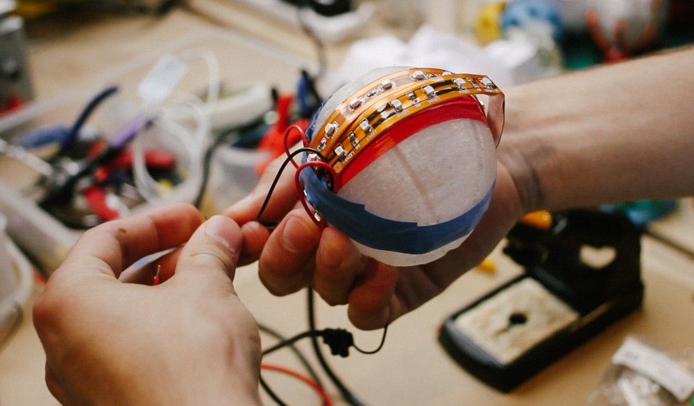madebymany's tweet image. Weekend Long Read: &quot;Good Vibrations: the making and meaning of #Hackaball&quot; buff.ly/2qNxGqG #productdesign