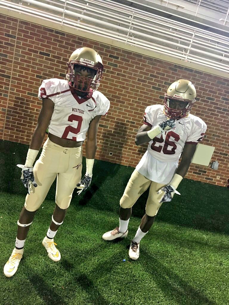 478JCann's tweet photo. @Pearsonjr26 Me and my bro #SpringGame17 https://t.co/MeSlhmFHCc