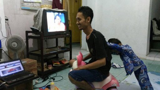Riyadh_Pontang's tweet photo. #BaiknyaDuniaTerbalik Anak yang ngasuh Ayah https://t.co/tg6Aio3pPy https://t.co/dRd8XkwOAd