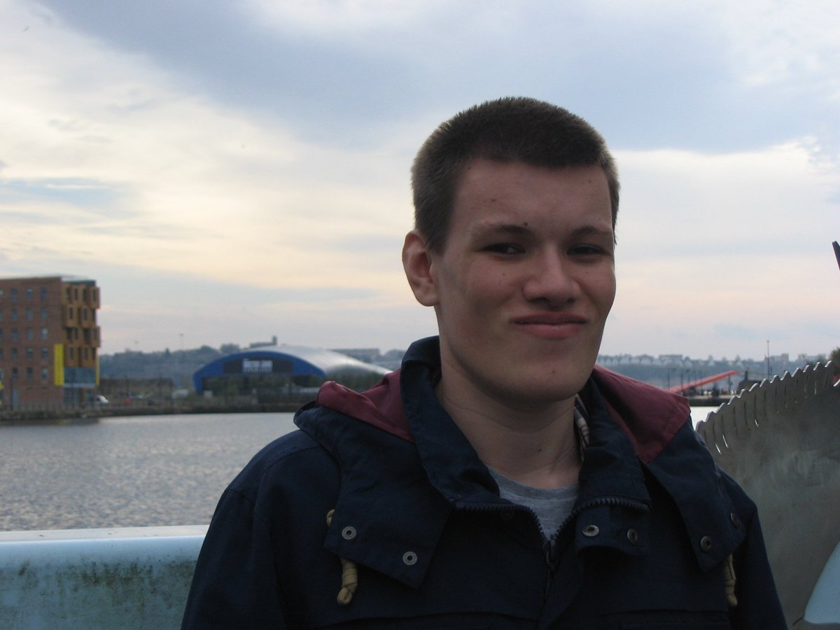 Snow22Jon's tweet image. am ugly