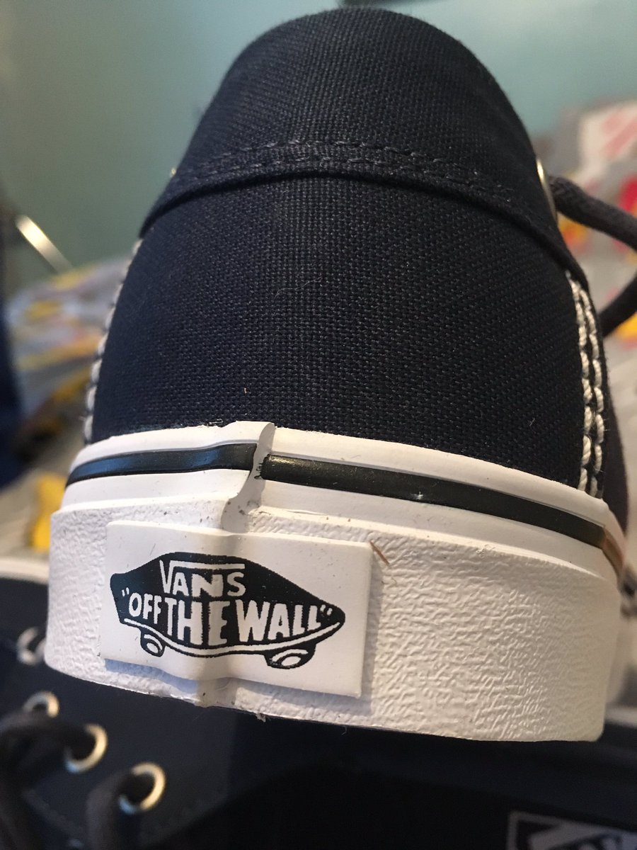 RyzoT101's tweet photo. @VANS_66 Just went to get my new shoes out of the box 📦 and...the overlap is on point 😅 https://t.co/bP0tnsF7jL