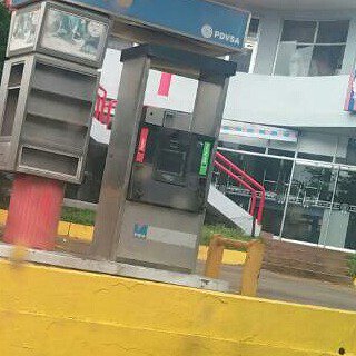 Mangiagli's tweet photo. #AsesinoVielma decide que solo servirían combustible a vehículos oficiales, la respuesta del #PoderGocho no se hizo esperar.
#Resistencia https://t.co/AFa0yPsQIX