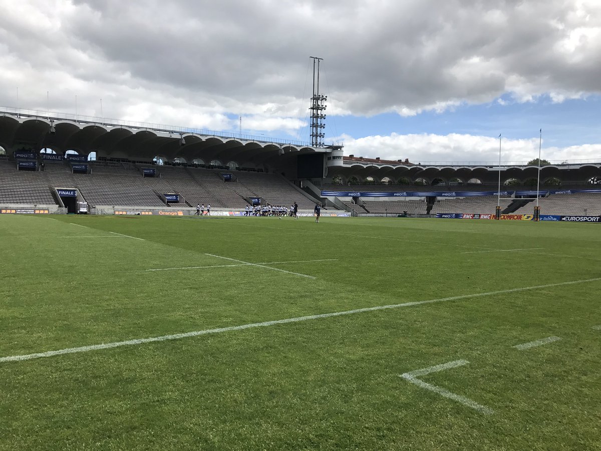 Arrivée d'<a href="/agen_rugby/">Agen Rugby - SUA LG</a> à Chaban ! #SUAUSM #FinalePROD2 ⚪️🔵🙌🏼