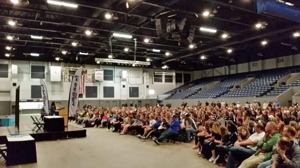 UltimateFPExp's tweet photo. Over 650 people came out to Kellogg Arena to hang w/ @Sierrajoy32 at the Friday night social! 😲 #UFE2017 https://t.co/C0TDE9ipSr