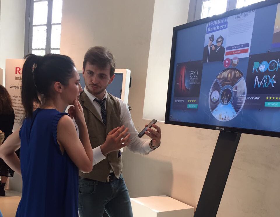 Mago_Valente's tweet photo. Anche @lodocomello ha scoperto #GETinTOUCH @Mauden_SpA, provalo anche tu al #WatsonSummit2017 @IBMItalia! https://t.co/ncK7KJ2FOb https://t.co/AZ5NQqm5uN