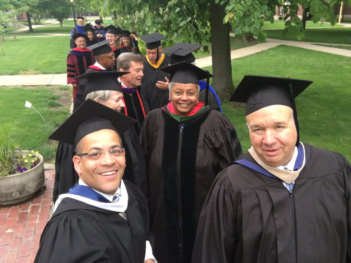 RafaelOnTV's tweet photo. The @FranklinCollege Trustees @grizalumni #GrizzGrad https://t.co/GyllGbiSaq