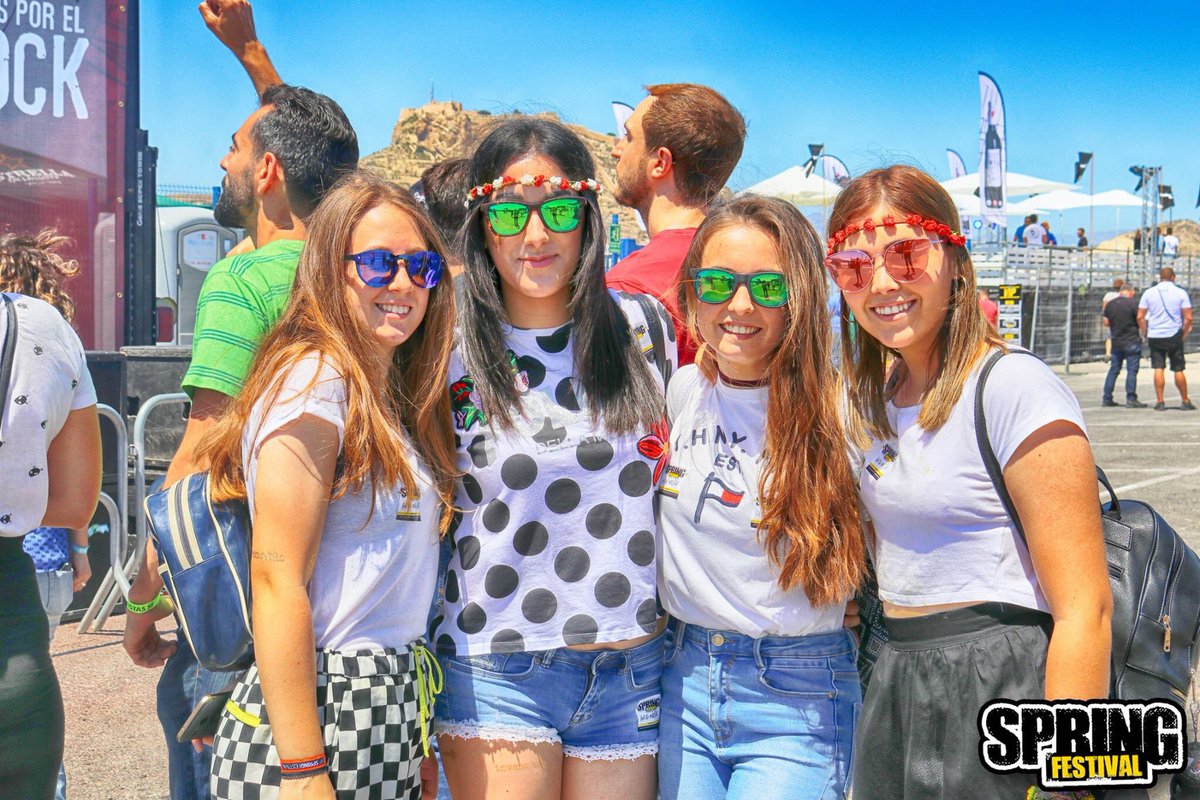 SpringAlc's tweet photo. Buen tiempo, buena música y un increíble AMBIENTAZO en el #Tardeo Spring !! ☀️
#Alicante #SpringFestival2017 https://t.co/bnT1WyxjVZ