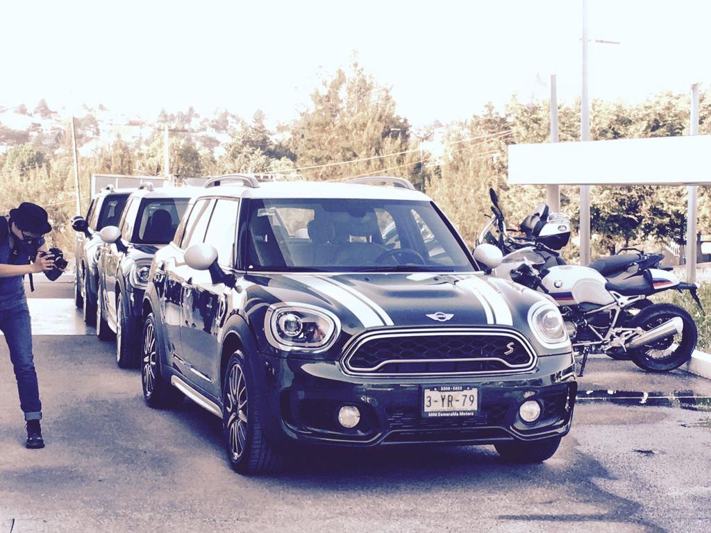 Mission_MX's tweet photo. Listos para hacer la cobertura de la Caravana MINI Countryman en #MINIEsmeralda. #TheNewMINICountryman https://t.co/nRTLESpGmf