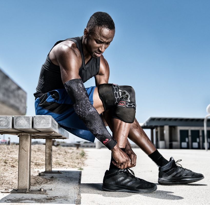 LeagueOutfitter's tweet photo. Sky's the limit with gear from @McDavidUSA #ballhigher #firstonlastoff #jointheleague
https://t.co/yjny2AEObN https://t.co/f7txHS1JgW