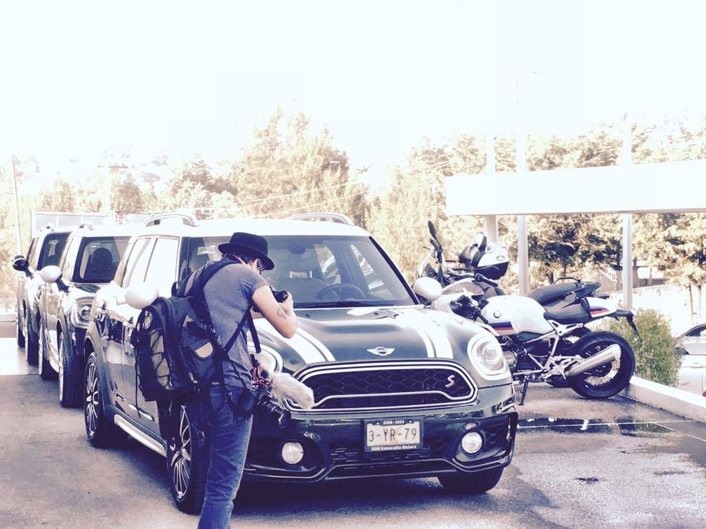Mission_MX's tweet photo. Listos para hacer la cobertura de la Caravana MINI Countryman en #MINIEsmeralda. #TheNewMINICountryman https://t.co/nRTLESpGmf