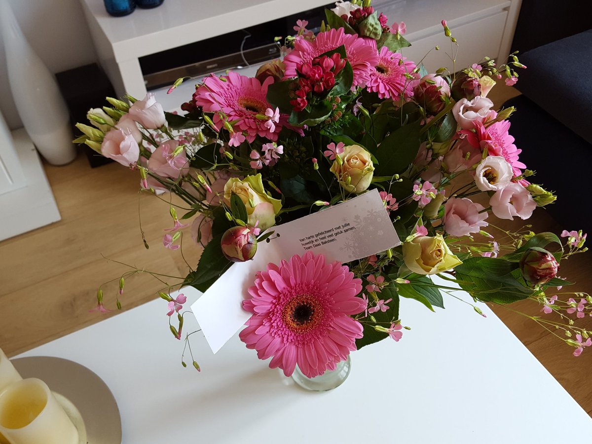 Ivm mijn huwelijk deze schitterende bos bloemen ontvangen van het team @DaasBaksteen <a href="/FrankHulshof/">Frank Hulshof</a>  #zeerattent #bedankt