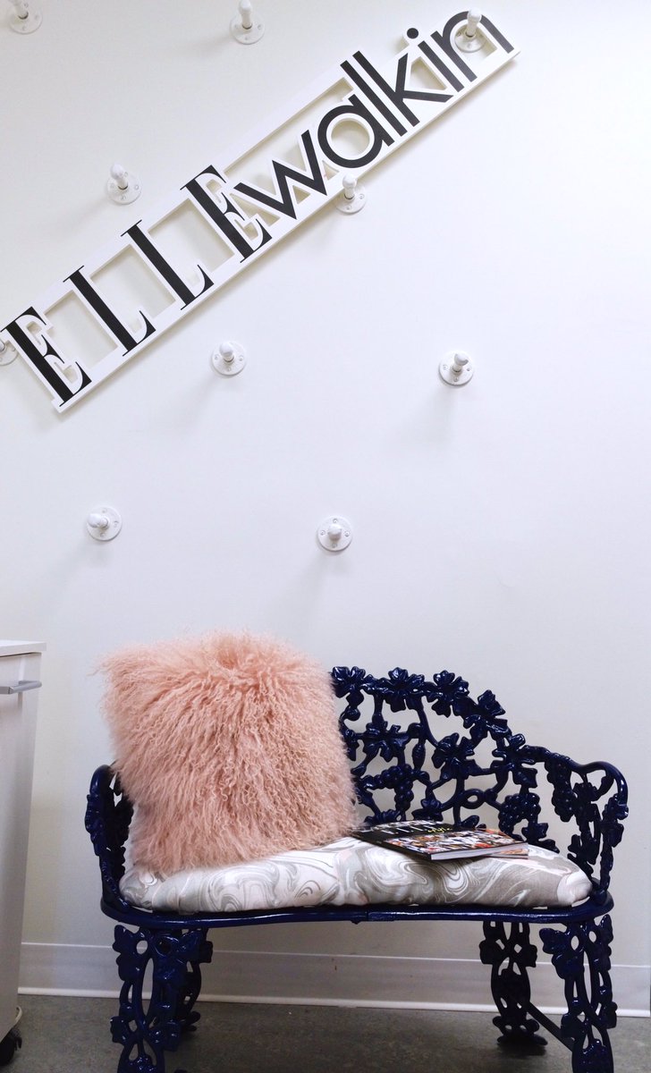 damask_dentelle's tweet photo. J’ai collaboré avec @Kijiji_Quebec & transformé 2 meubles pour le #ELLEwalkin d’@ellequebec. C'est glamour! #kijijiquebec #achetezusage #ad https://t.co/VRkgnIBAPS