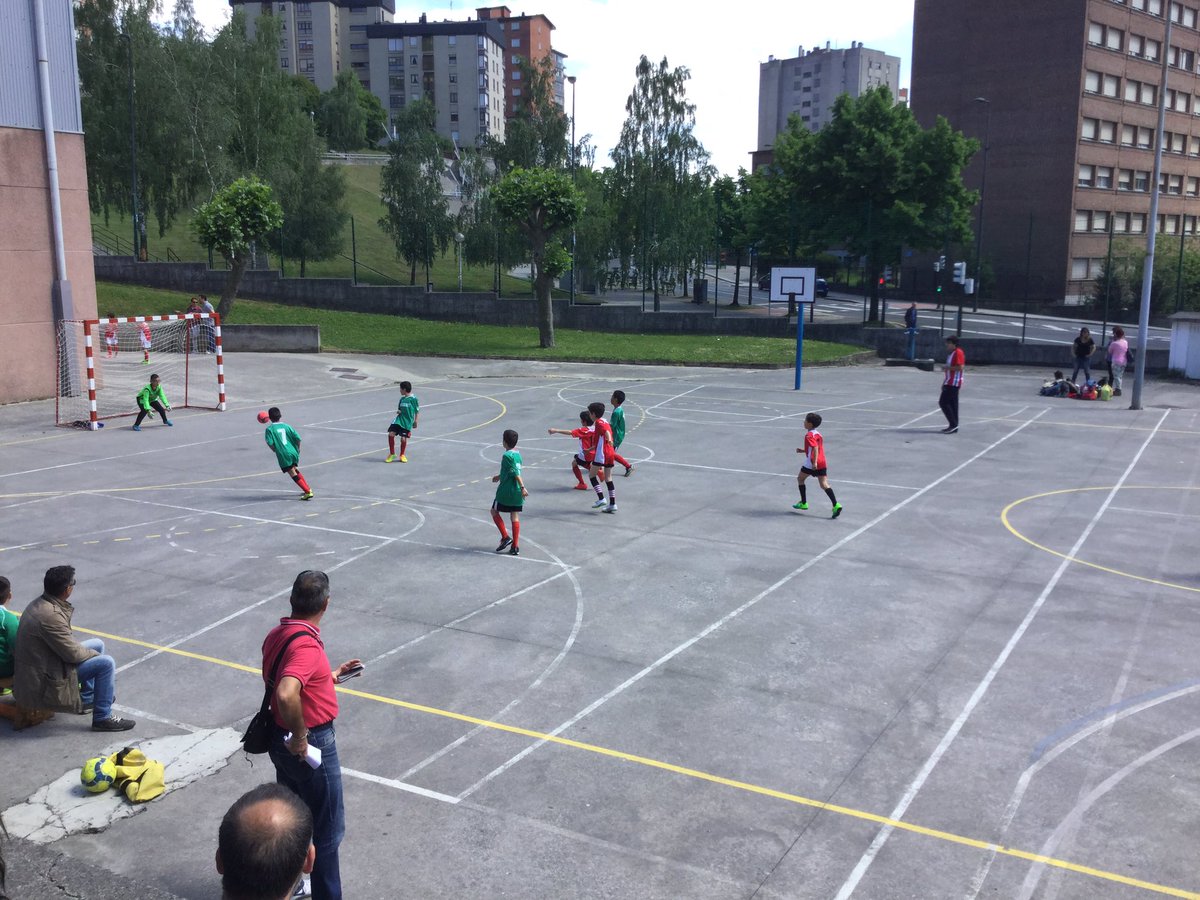 begonazpikirola's tweet photo. ⚽️ II. Futbol Euskara Eguna
LH 3-4 mailetako taldeen txanda. Eskerrik asko #arangoiti #andramari #deustuko #itxaropena #zipiriñe #zubeldia ! https://t.co/dPogGKKNms