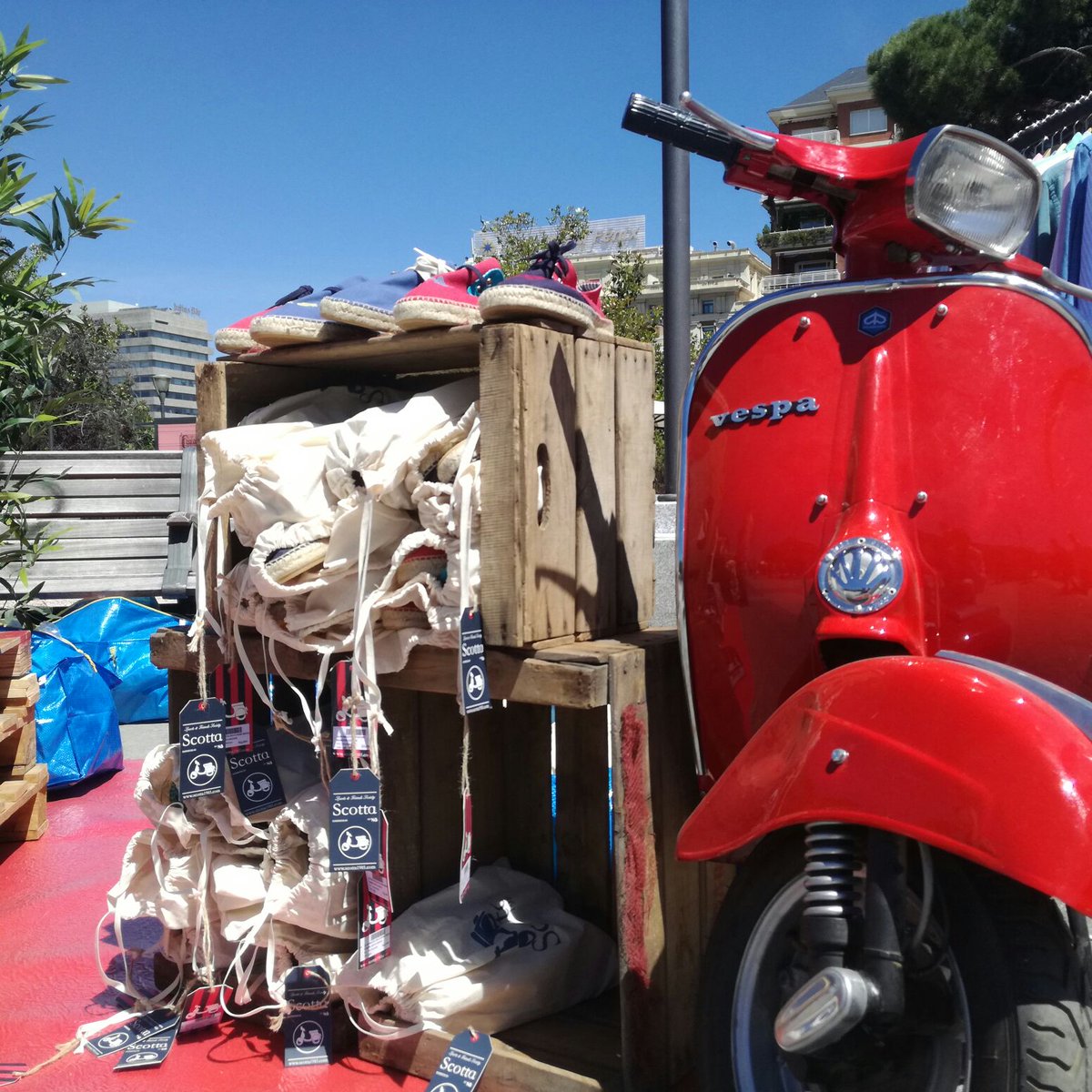 #Tendencias | La moda en bici conquistó hoy a #Madrid...gran idea <a href="/TrendCycleM/">TrendCycle Madrid</a> 🚲🚲🚲 #trendcyclemadrid <a href="/CPCcookingideas/">CPCcookingideas</a>