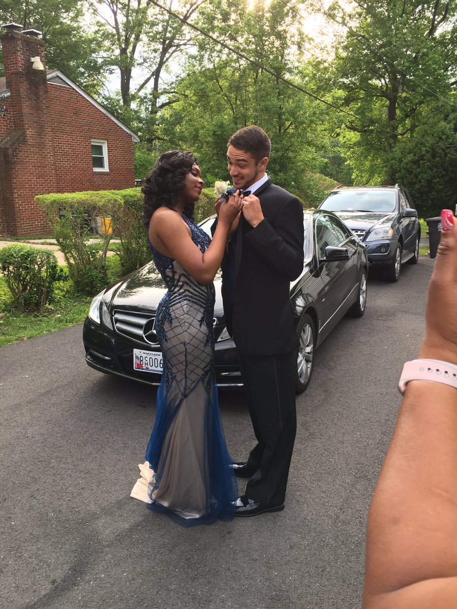 amyaandrea_'s tweet photo. yesterday was fun 💜💚 #OxonProm2K17 #Prom2017 https://t.co/oclzeJLgqu
