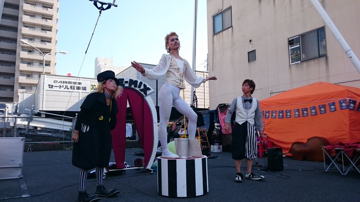 zarukichiDDG's tweet photo. #ふくやま大道芸
#PLEMIX PLE-MIX
#プレミックス
面白かったー!
①客いじりがスマート(深追いしない)
②技術系のクラウン
③笑いもしっかり獲る
④表情がすごく良い
⑤控えてる時も女の人めっちゃリアクションする
風船めっちゃ割ってた。 https://t.co/6rr4aawKSw