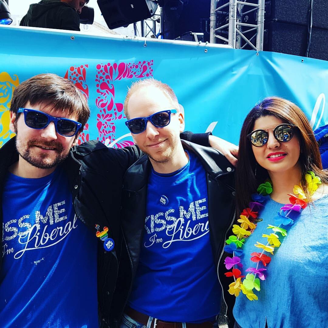 JeunesMRBxl's tweet photo. Les @JeunesMR bruxellois à la Belgian Pride 🌈 #Pride #BelgianPride #Pride2017 #PrideBE https://t.co/m4X65UG911