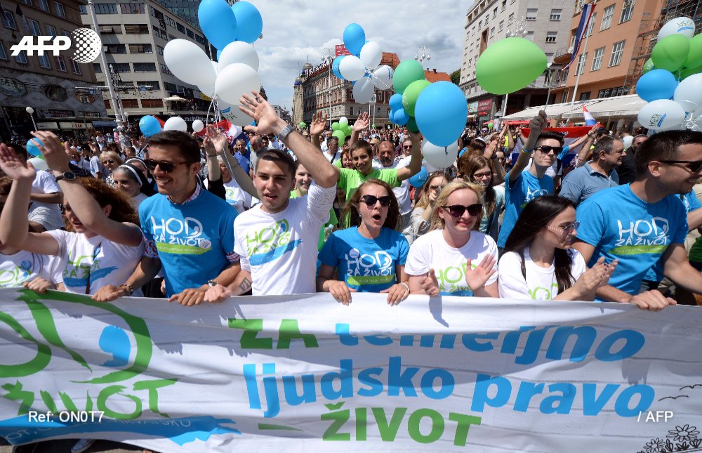 20.000 personnes dans la rue contre l'avortement, hier en Croatie u.afp.com/4mfD #AFP