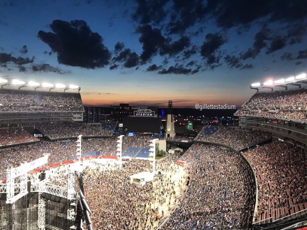 PatsHeartMX's tweet photo. Metallica se presentó el día de ayer en el Gillette Stadium.
#DeflateThis🤘🏼 https://t.co/Tm3O44hJQM