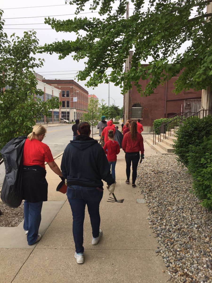 Helping keep our community beautiful!  #TargetVolunteers #keepkokomobeautiful #servetogether #bettertogether