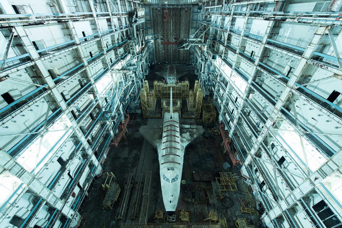 chiacchiereph's tweet photo. Cimeli della corsa allo spazio sovietica trovati in un magazzino abbandonato (Photo © David la Rueda) #fotografia #photography #nikon #urbex https://t.co/TWyVau9770