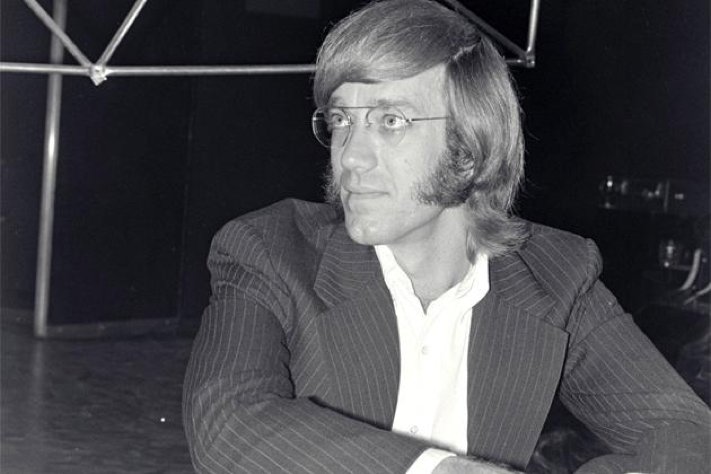 Fanzine Estado de Rock - Raymond Daniel Manzarek (Chicago, 12 de Fevereiro  de 1939 — Rosenheim, 20 de maio de 2013) foi um músico estadunidense. Ele  foi o tecladista da banda de