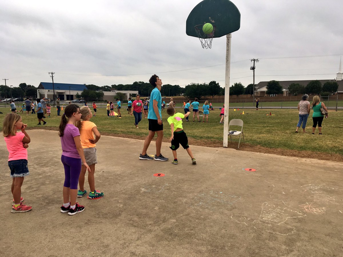 WalnutCreekAISD's tweet photo. Field Day Fun! #wceLOVESlearning #walnutcreekWORLDchangers https://t.co/PlgLo4BsN1