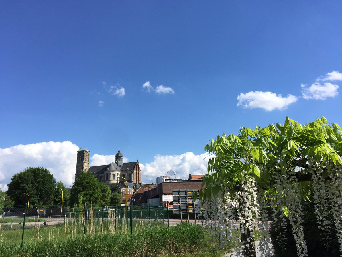 De hemel boven de basiliek, abdij en Mira. #vrtweer #volkssterrenwachtmira