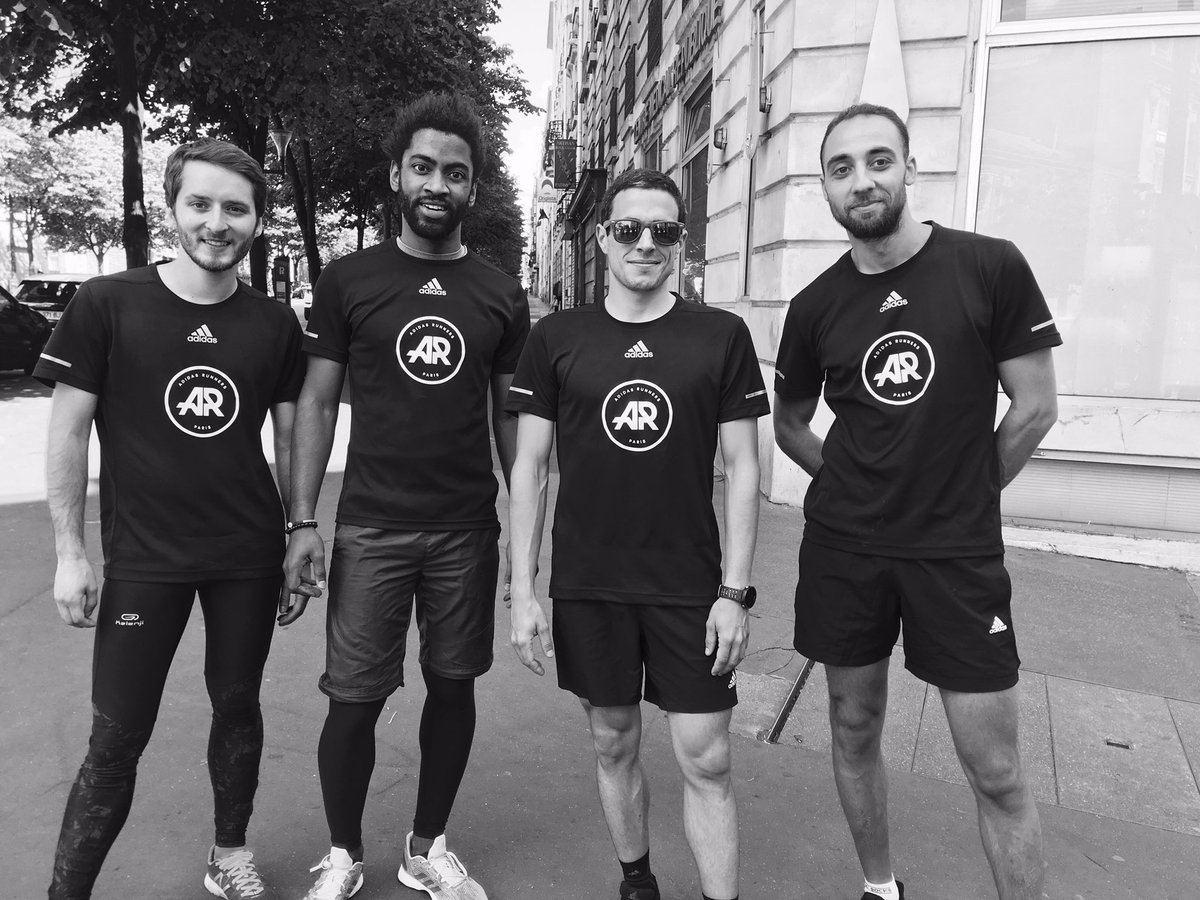 AR_Republique's tweet photo. Qui a dit qu'ils étaient fatigués ? 
#whyirunparis #whyIRunRepublique https://t.co/ybWk9GzpNp