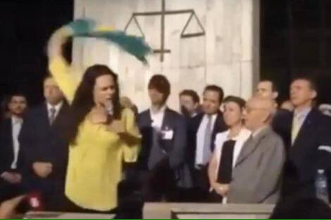 kabralcabral's tweet photo. As vezes eu penso que #LuizInavo tem #Parentesco com #Viagra...pois os #Coxas ficam #excitados falando nele..o dia todo..kkkkkkkkkkkkkkkkkkk https://t.co/sTVnWx5XPj