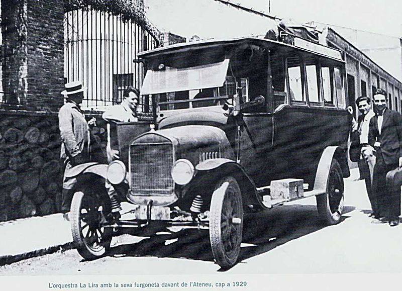ateneusc's tweet photo. Orquestra La Lira 1929. Vintage #ateneusc https://t.co/oHEnkskYyA