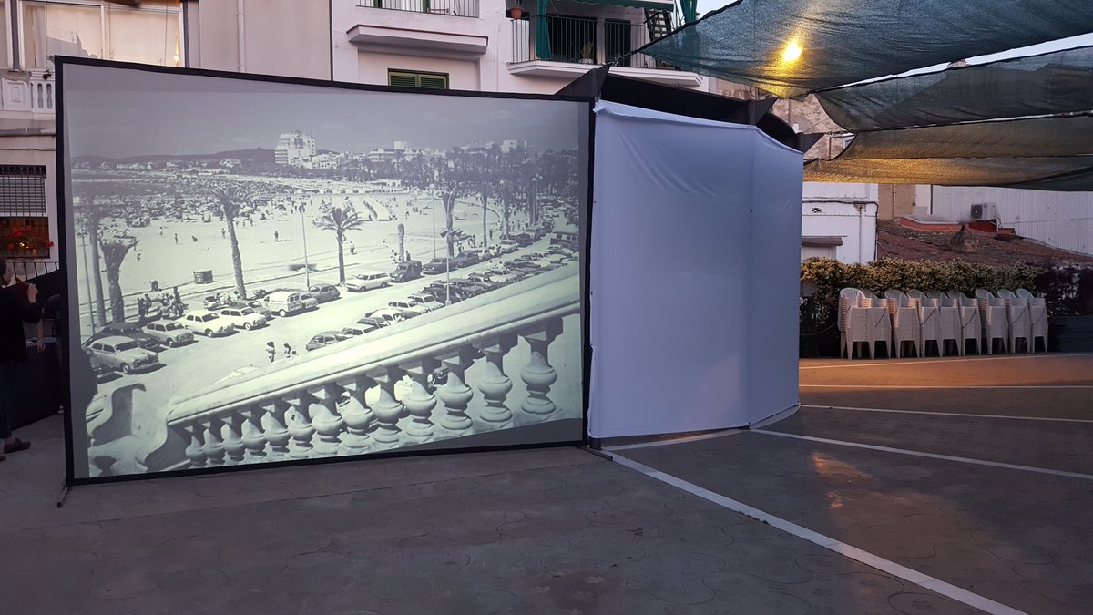 lumensitges's tweet photo. Al Jardí de l'Hort de Can Falç s'hi podran veure fotos antigues de Sitges al ritme de la música swing. A les 22h, arrenca el #LumenSitges! https://t.co/HuPHDgJll6