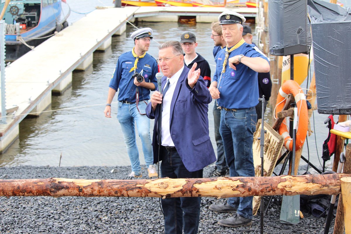 regio_uh's tweet photo. Wethouder Heinen en voorzitter Van Barreveld openden vanmiddag de nieuwe steiger van Scouting Cay Noya aan het Eemmeer. #waterscouting https://t.co/hldJ1Dpogg