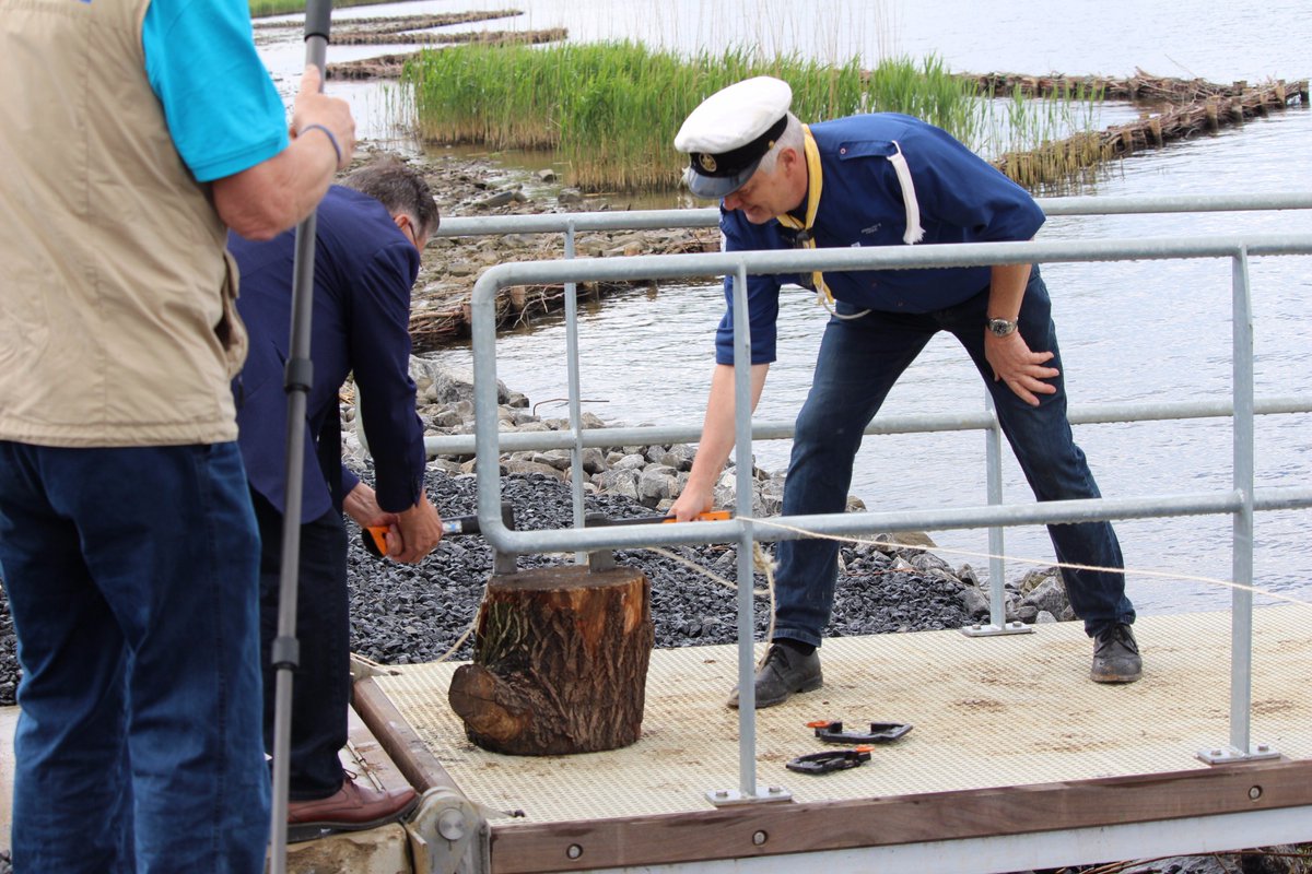 regio_uh's tweet photo. Wethouder Heinen en voorzitter Van Barreveld openden vanmiddag de nieuwe steiger van Scouting Cay Noya aan het Eemmeer. #waterscouting https://t.co/hldJ1Dpogg
