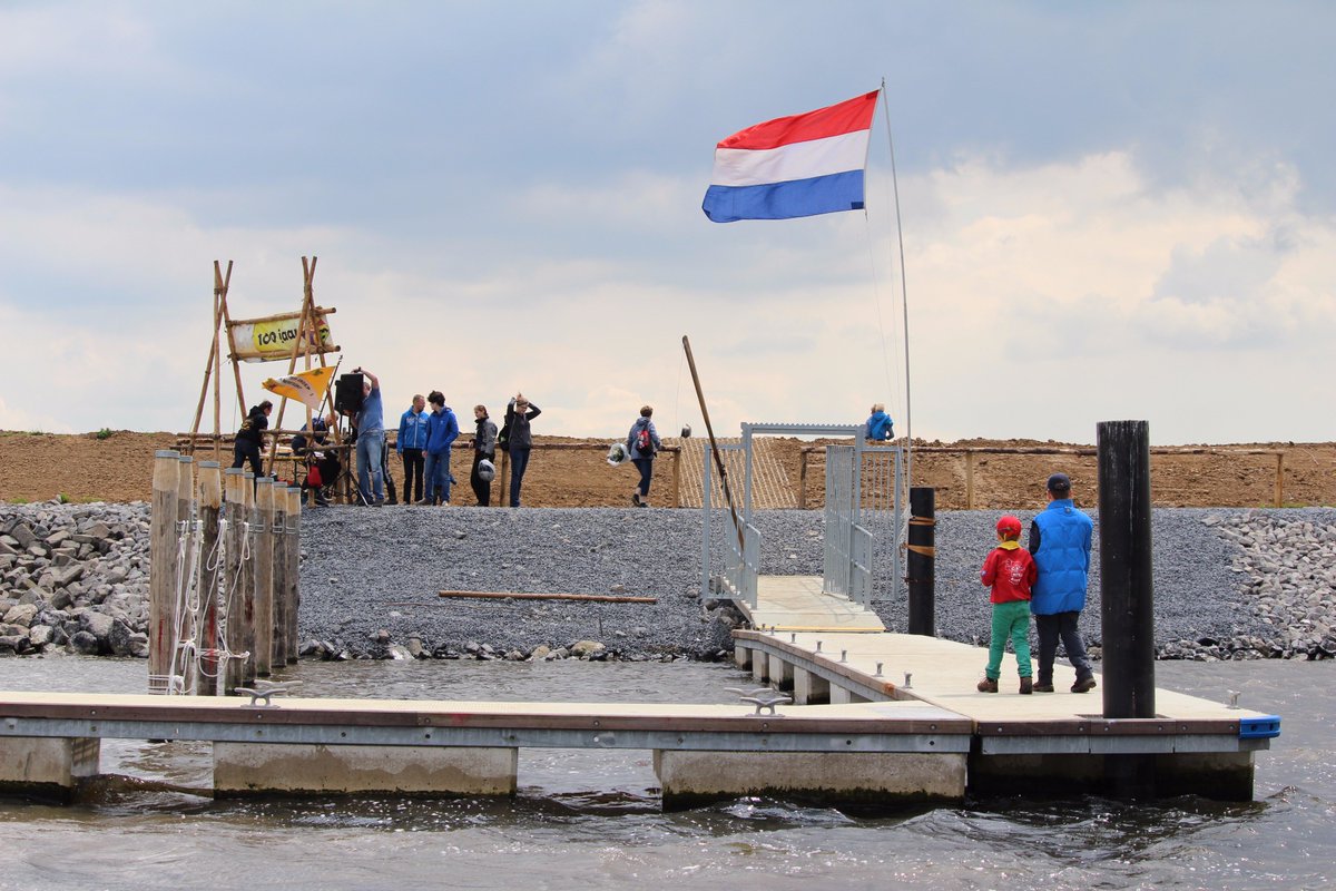 regio_uh's tweet photo. Wethouder Heinen en voorzitter Van Barreveld openden vanmiddag de nieuwe steiger van Scouting Cay Noya aan het Eemmeer. #waterscouting https://t.co/hldJ1Dpogg