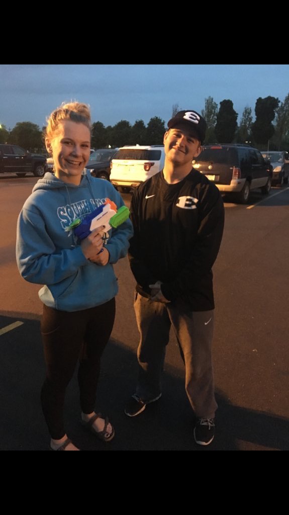 WarsSLE's tweet image. Tough night for @joshscher donny beat him in 'chel, he sucks at bowling, and @carolynbishh caught the man slipping after bowling.