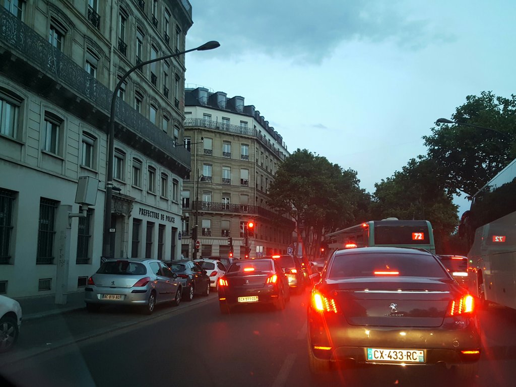 LeBenEstNuts's tweet photo. Paris Embouteillee Paris souillee Paris occupée par @Anne_Hidalgo https://t.co/CEx8zSSjxk