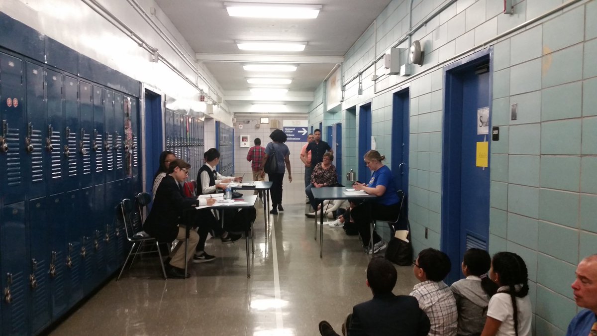 kayhyunkim's tweet photo. Students debate on the pros and cons of standardized testings #wjpsnews #debate https://t.co/yLUNtBmdMa