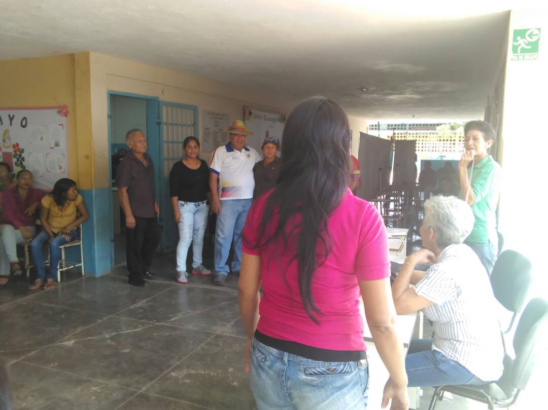 IACPIM_SB's tweet photo. Continuamos el operativo #Hoy mas de 200 beneficiados adquirieron su #CarnetDeLaPatria en #Caigua .@GuillermoCompa https://t.co/f5ntkTn7iJ
