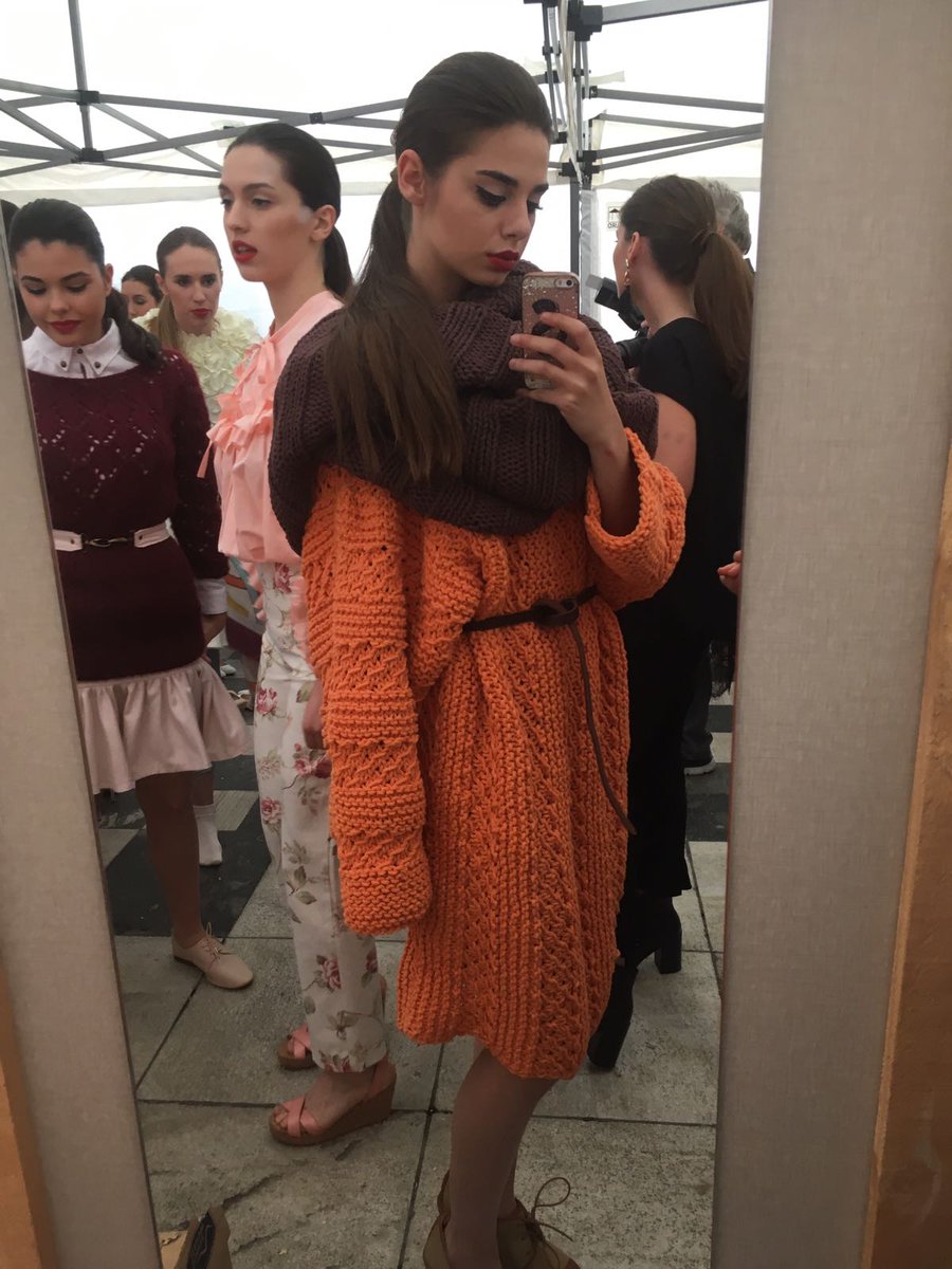 mclassmoda's tweet photo. Mas imágenes de los #desfiles de hoy en #Donosti y #Tolosa @_MariaGS8 #MariaM. Y #SofiaA. #Moda https://t.co/PmUH812g9K