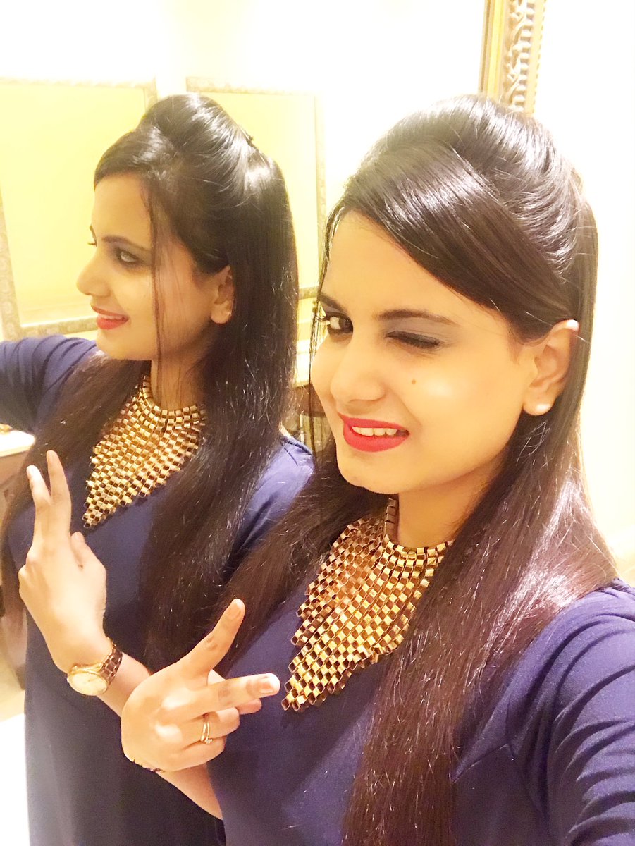 EmceeAfshan's tweet photo. #posteventclick Never hesitate to Smile back at life #ppstivity #bestalways https://t.co/gWodMgAifX